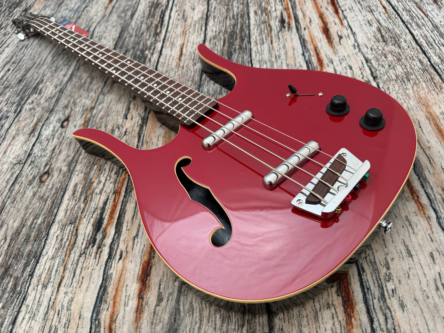 Danelectro Red hot Longhorn short scale bass