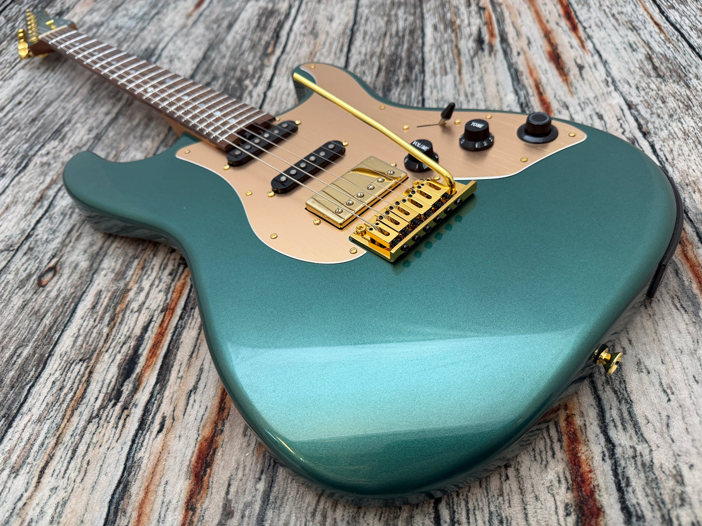 Mooer GTRS S900 Racing green Roasted Maple neck