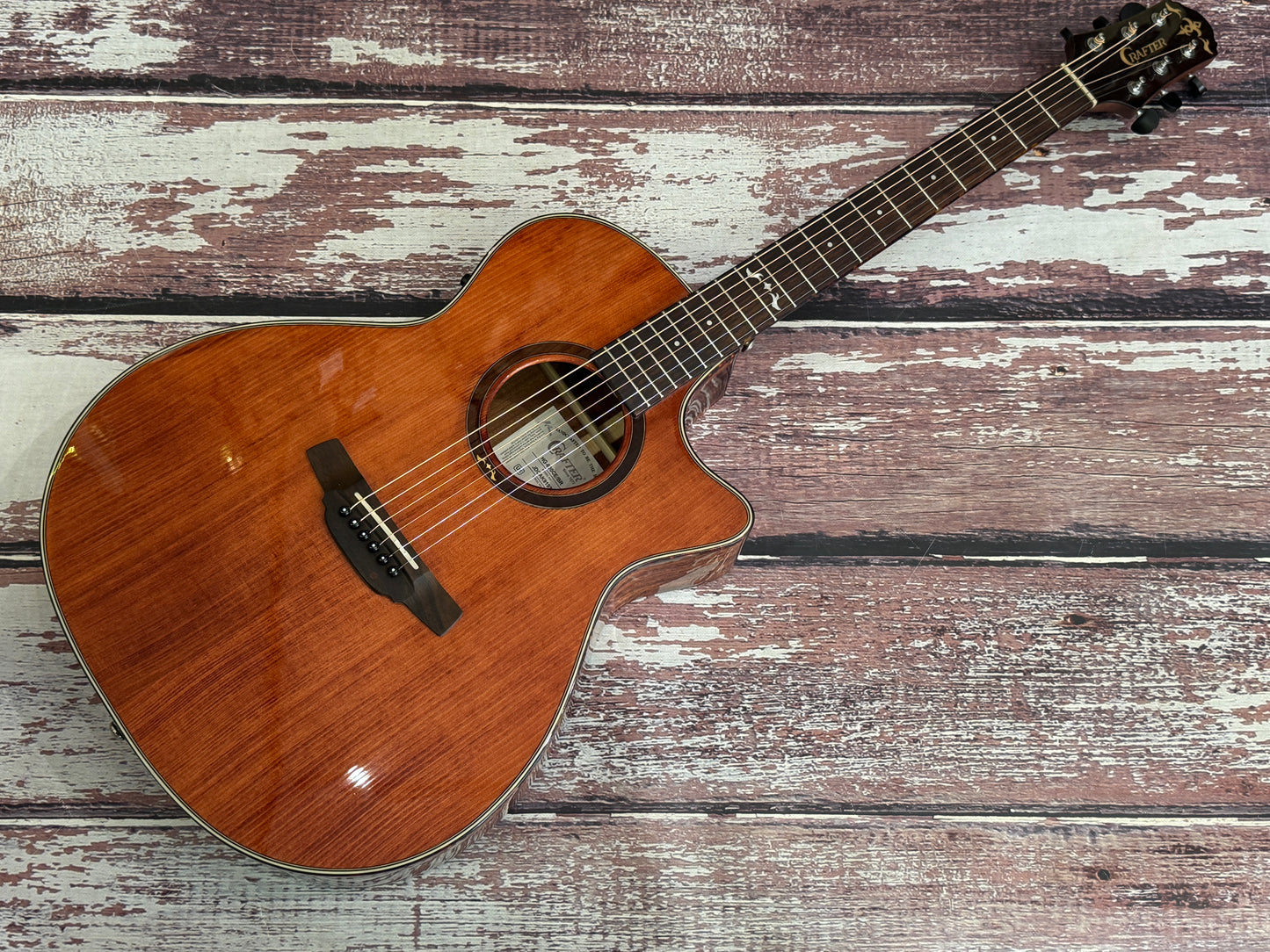 Crafter HG-600CE Solid top electro acoustic