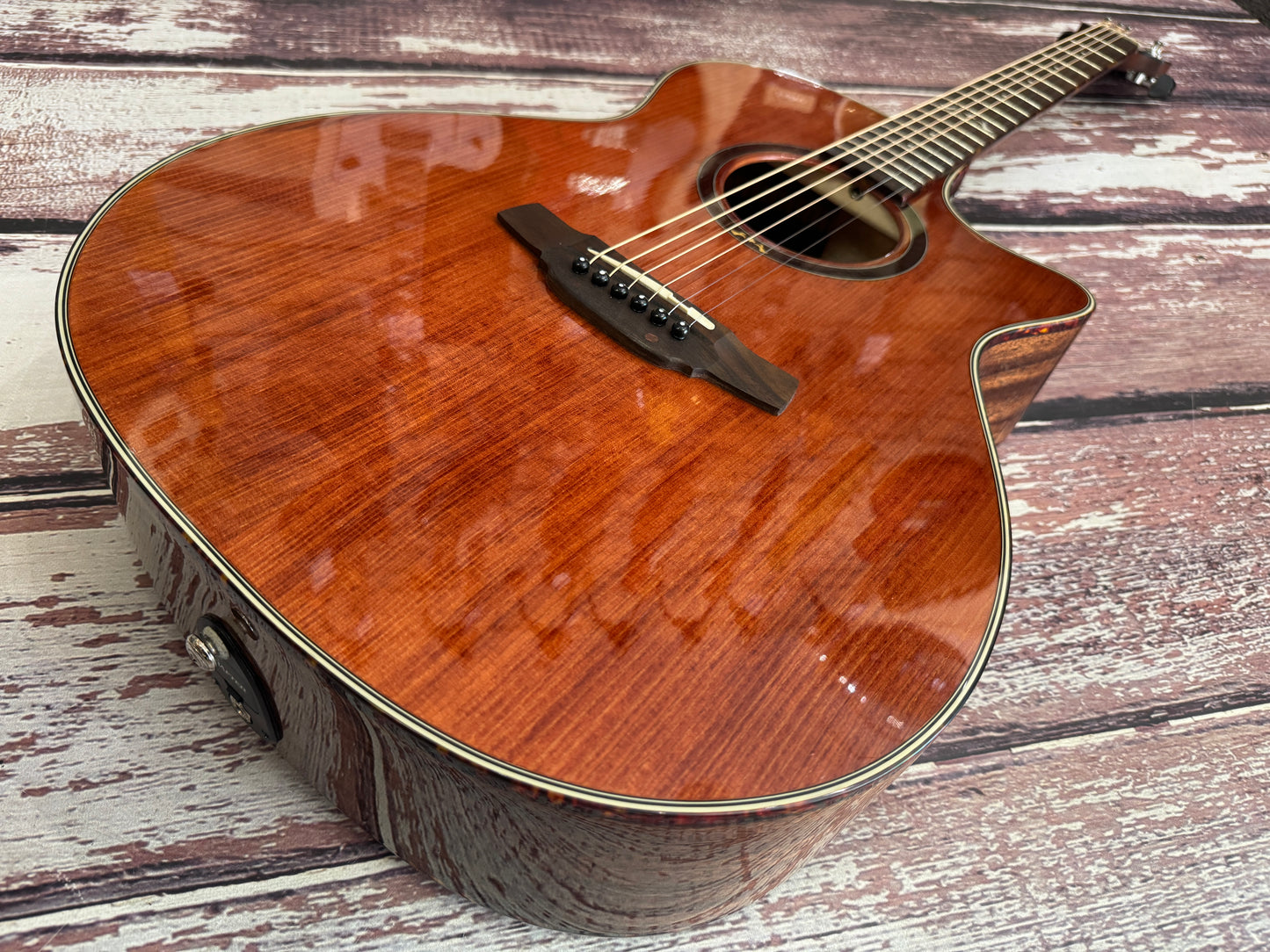 Crafter HG-600CE Solid top electro acoustic