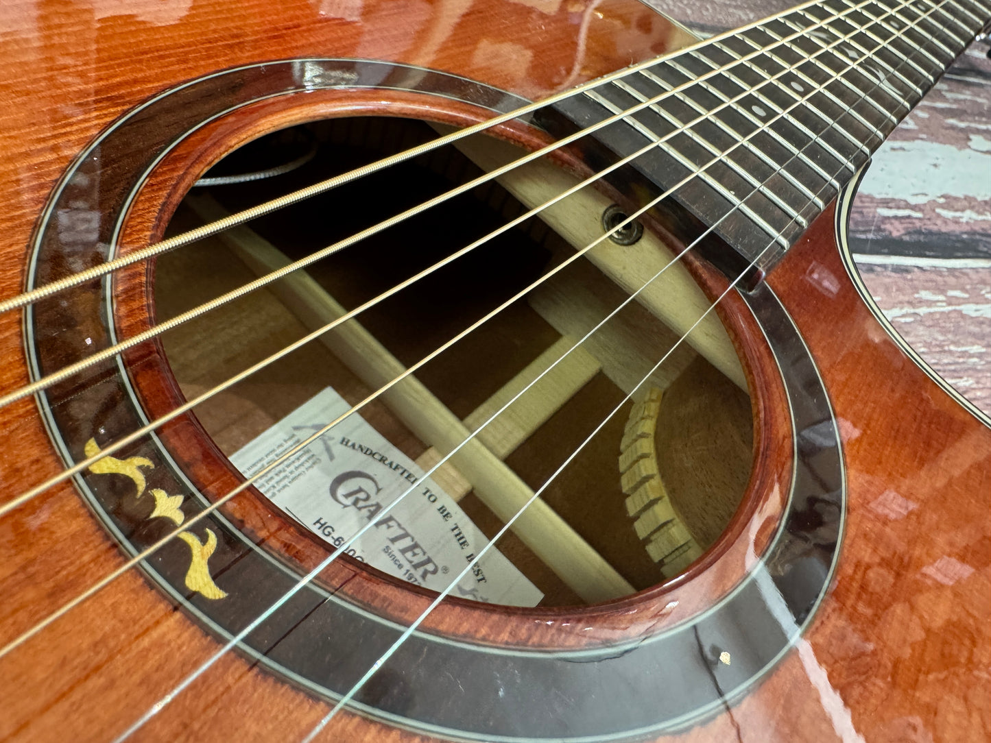 Crafter HG-600CE Solid top electro acoustic