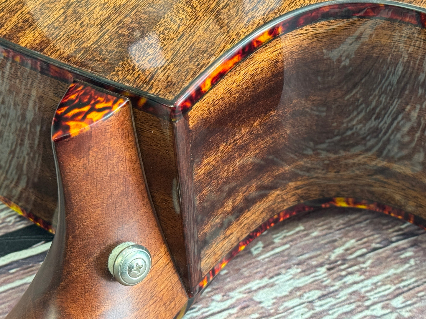 Crafter HG-600CE Solid top electro acoustic