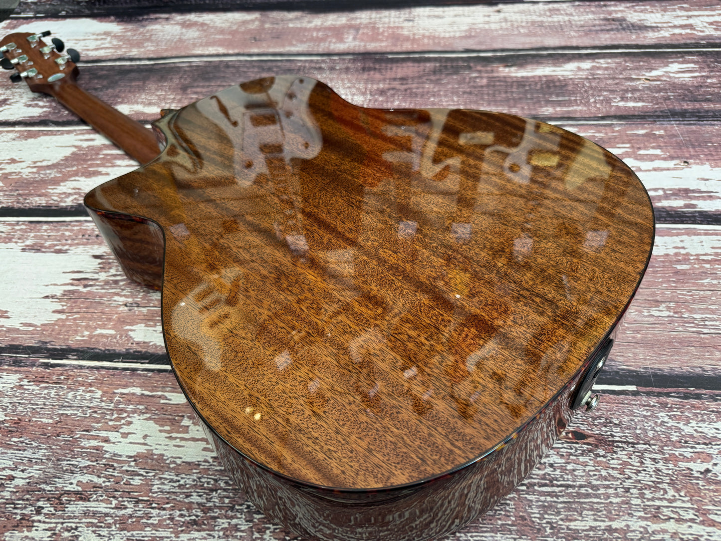 Crafter HG-600CE Solid top electro acoustic