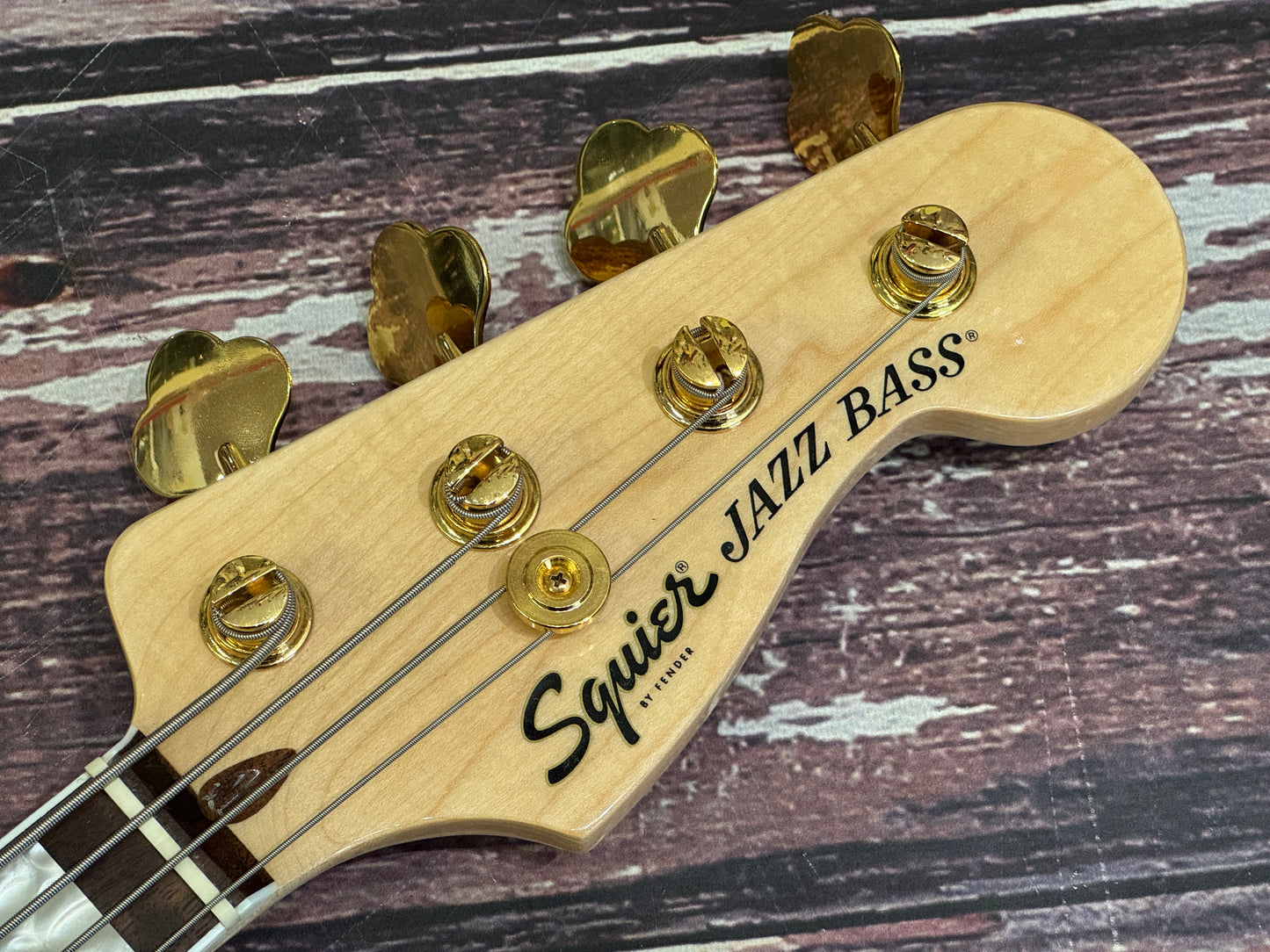 Squier 40th Anniversary Olympic White - Gold Limited Edition NOS