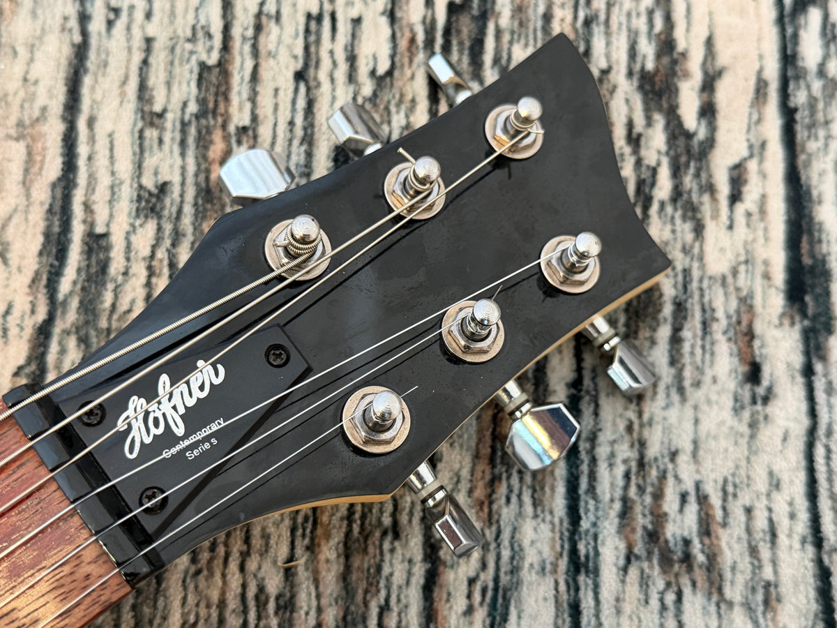 Hofner Shorty 6 sting electric guitar & bag