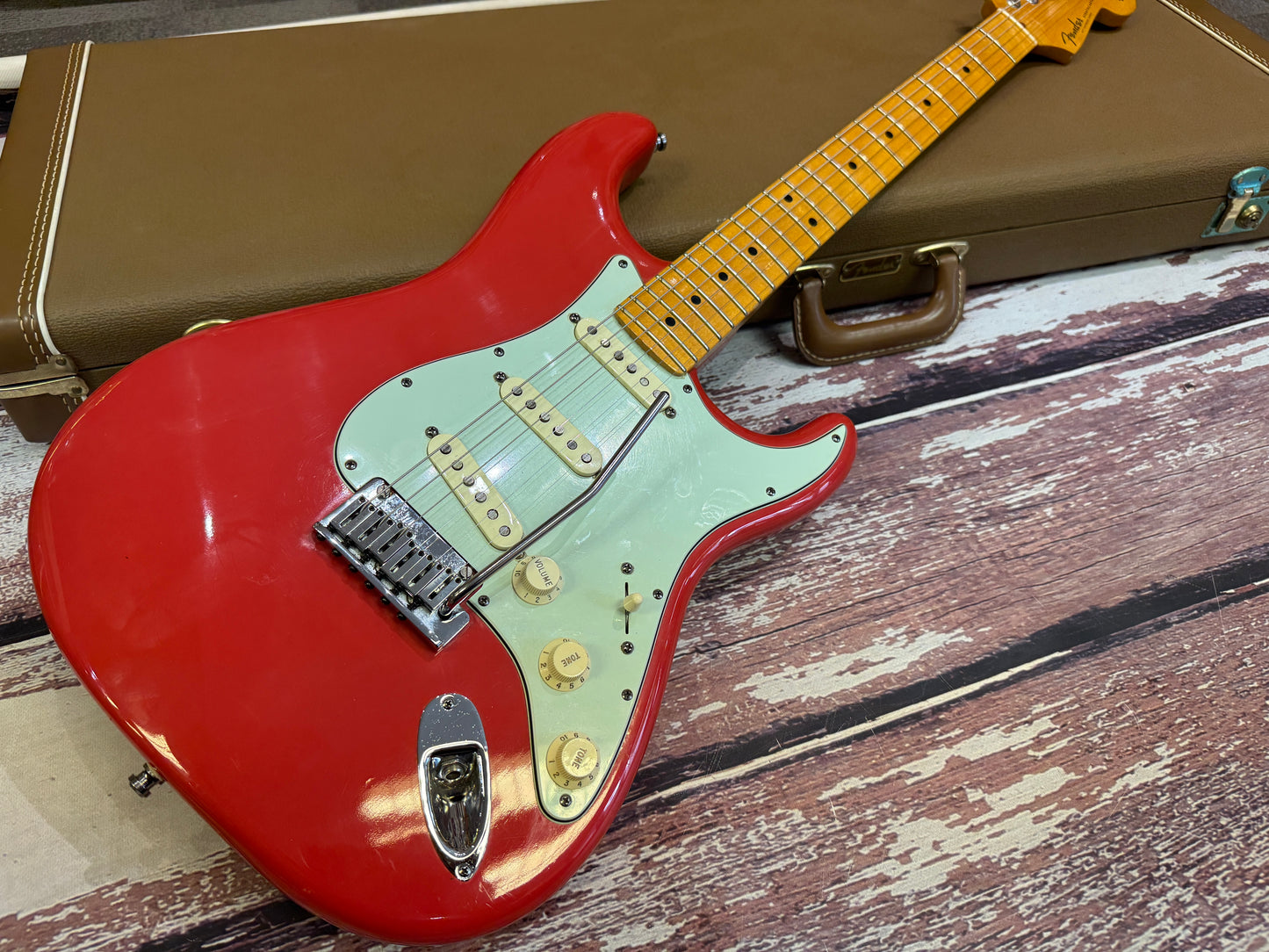 Fender Custom Shop - Custom Deluxe Stratocaster 2010 Case & candy