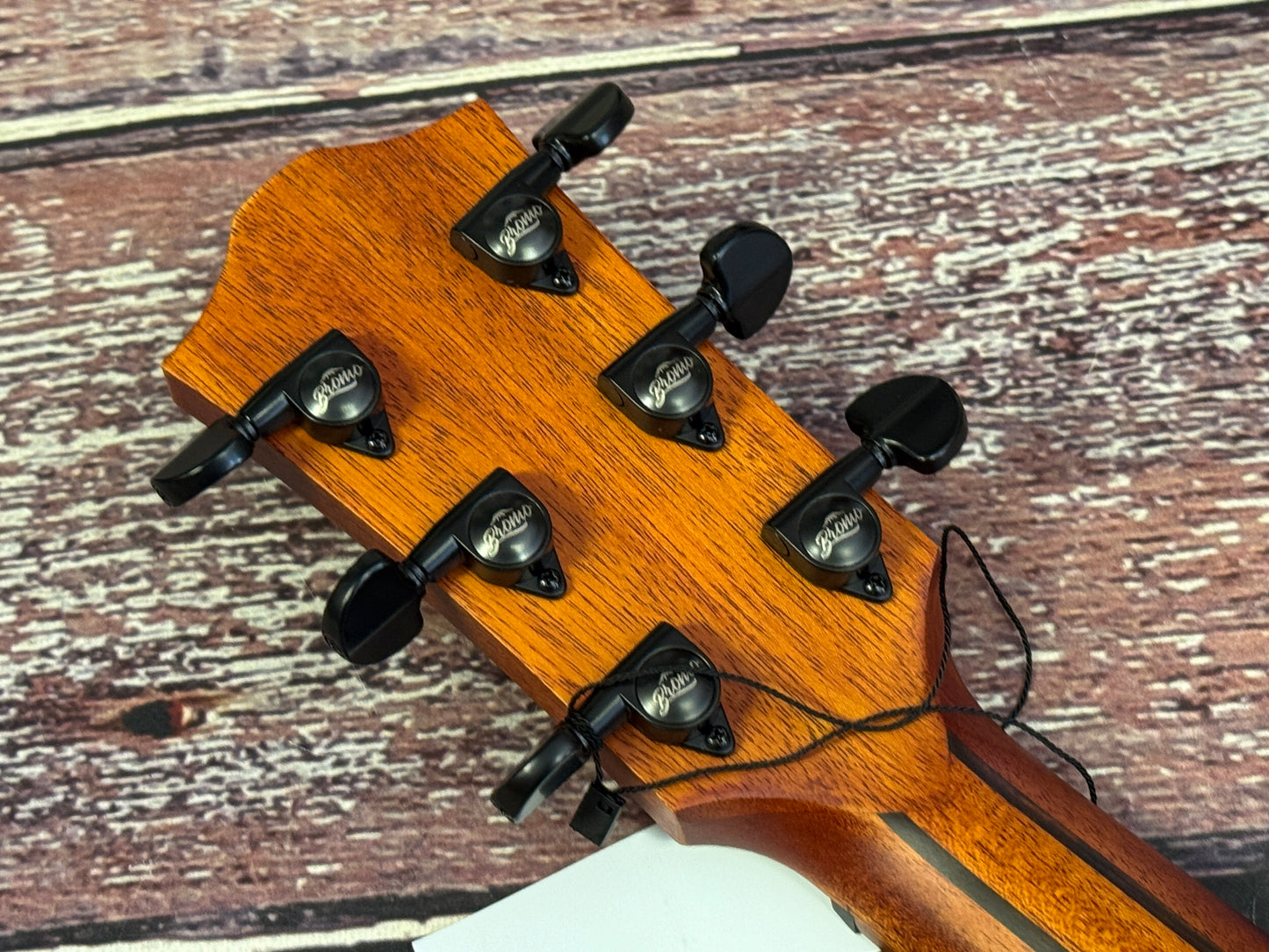 Bromo BAT1 Mahogany Dreadnought Solid top