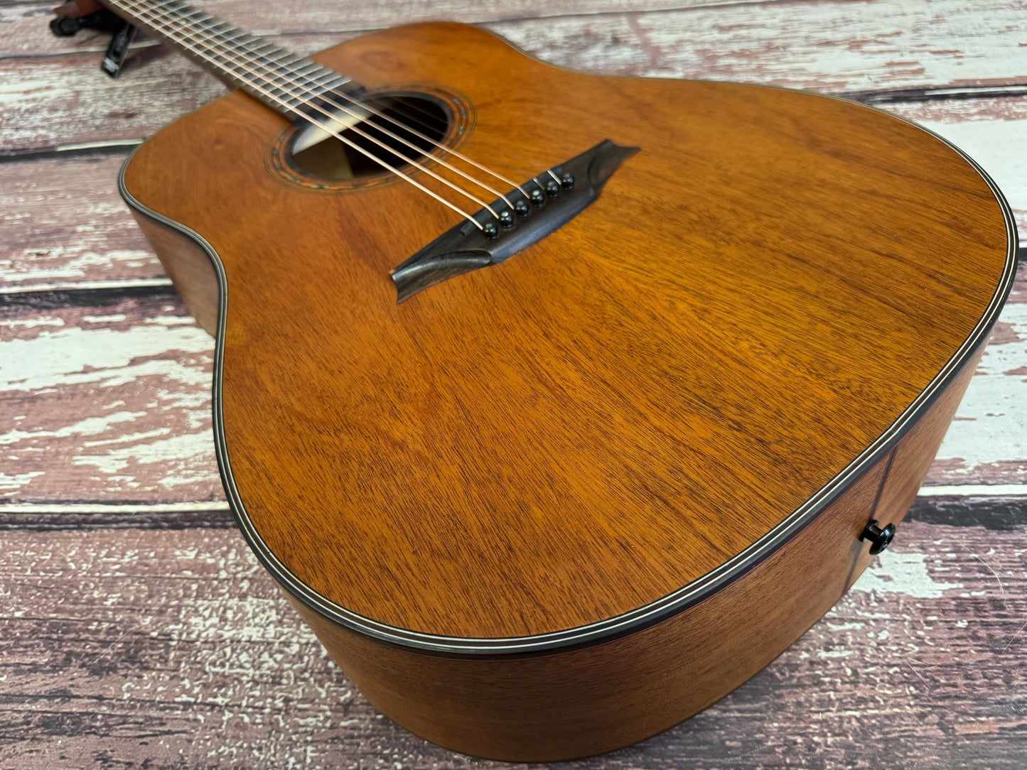 Bromo BAT1 Mahogany Dreadnought Solid top