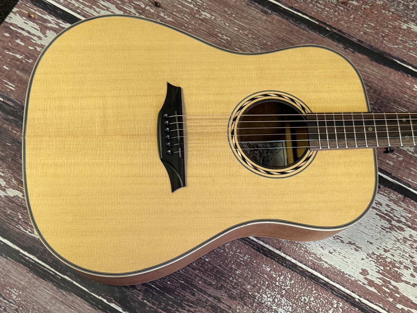 Bromo BAT1 Solid Spruce top acoustic