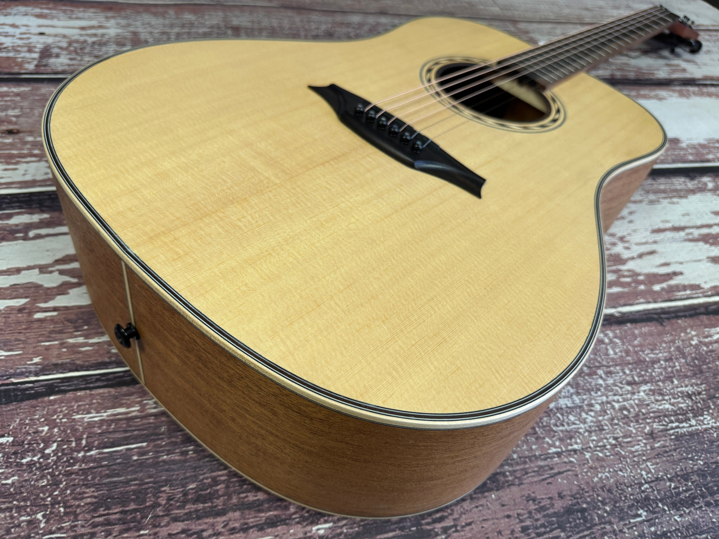 Bromo BAT1 Solid Spruce top acoustic