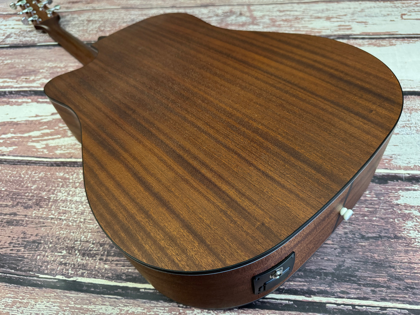 Walden D550CE Solid top Dreadnought electro acoustic