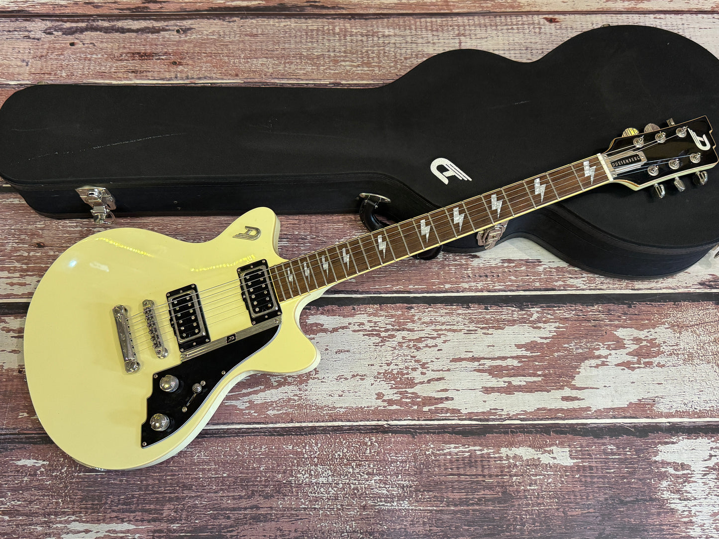 Duesenberg Bonneville - Vintage White, cased.