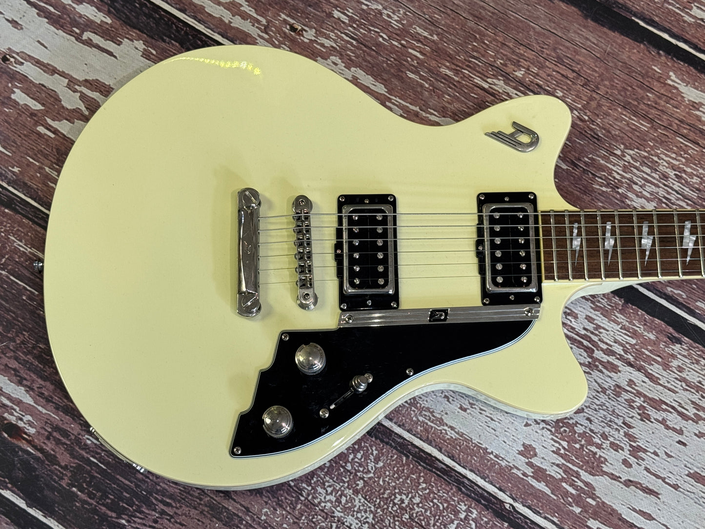 Duesenberg Bonneville - Vintage White, cased.