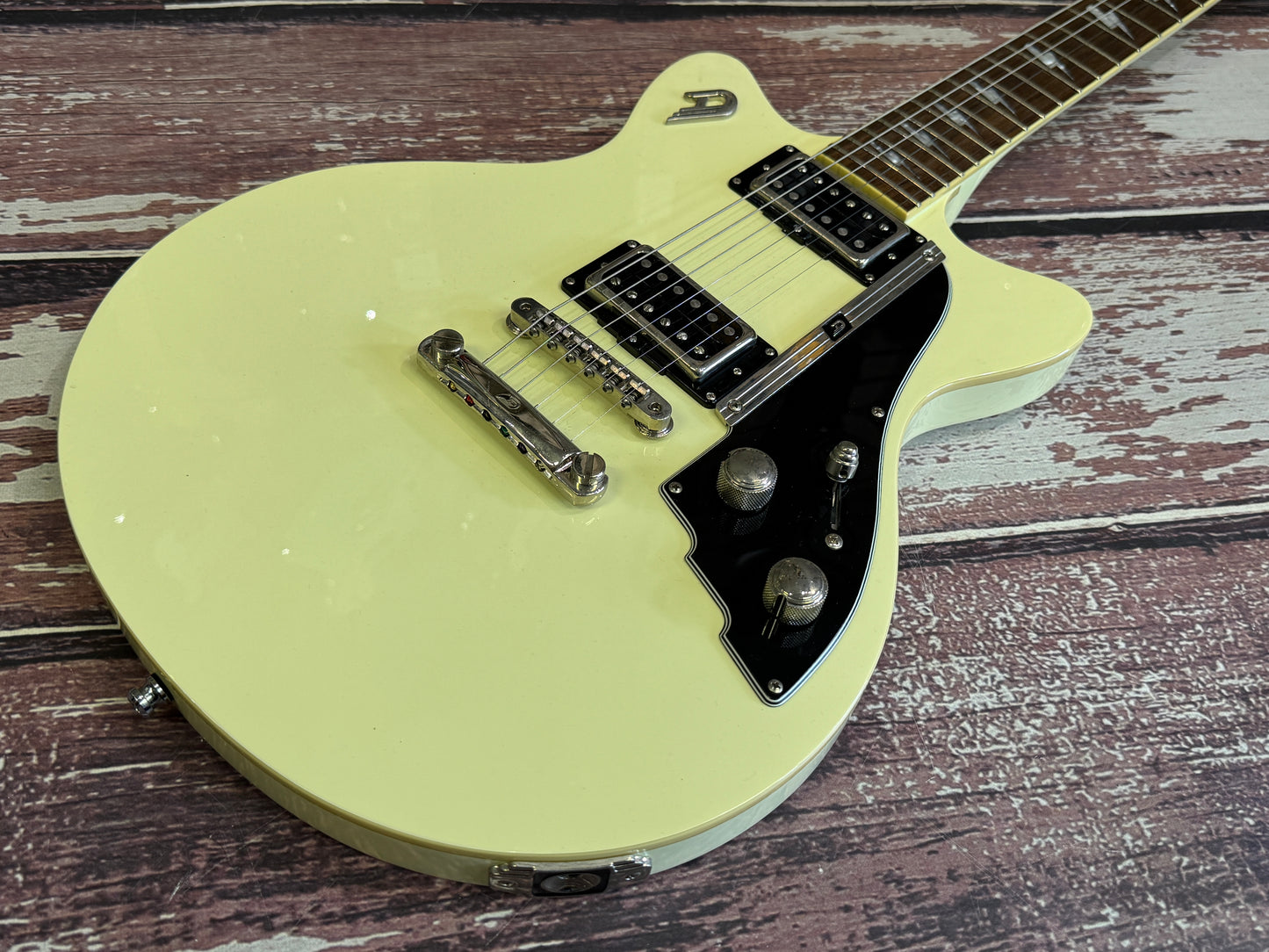 Duesenberg Bonneville - Vintage White, cased.