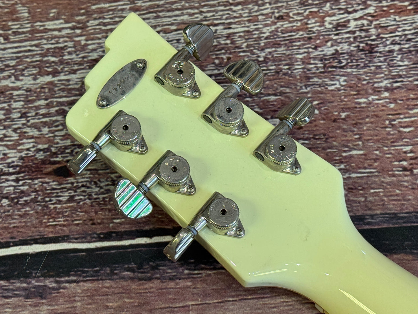 Duesenberg Bonneville - Vintage White, cased.