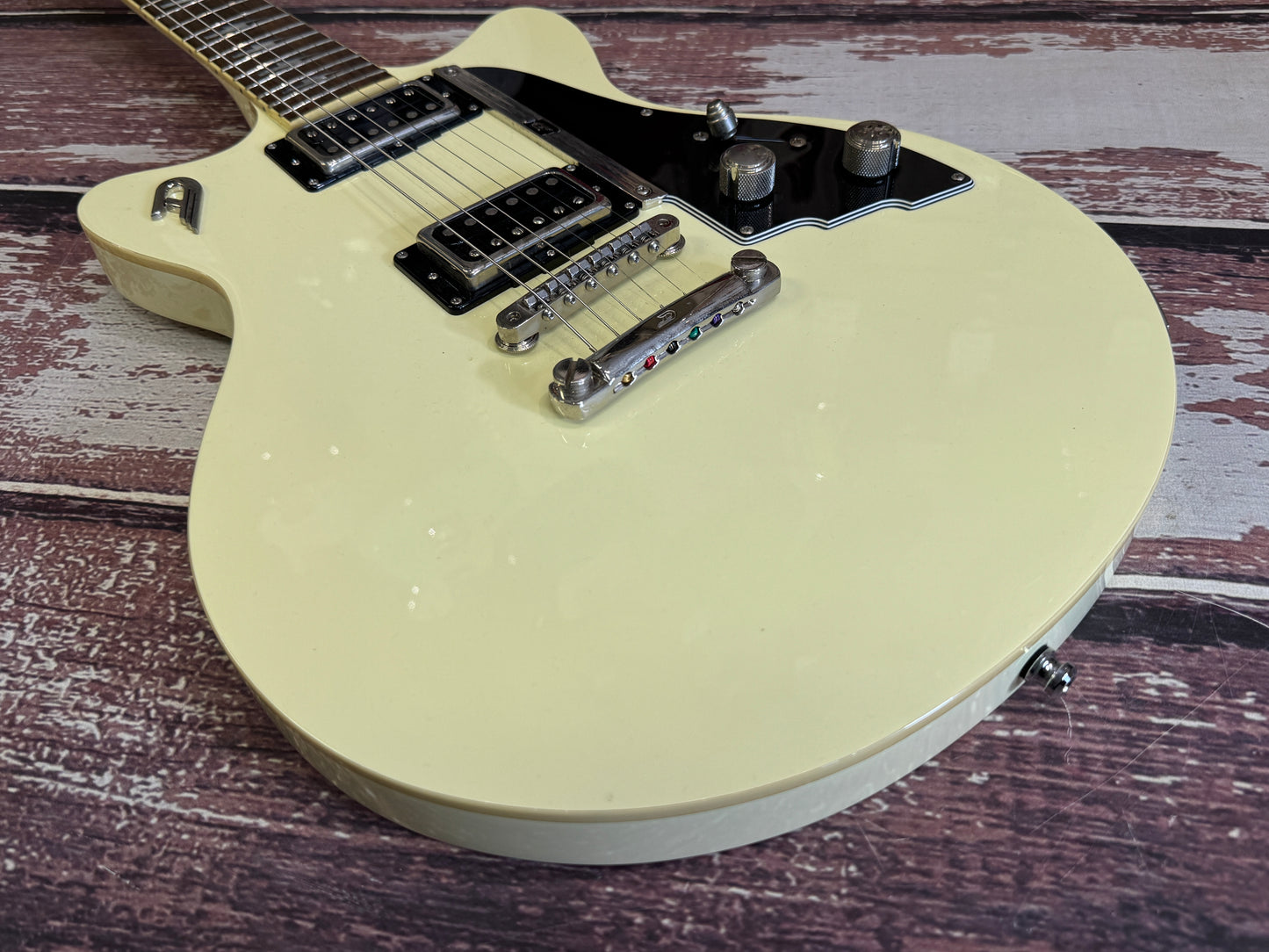 Duesenberg Bonneville - Vintage White, cased.