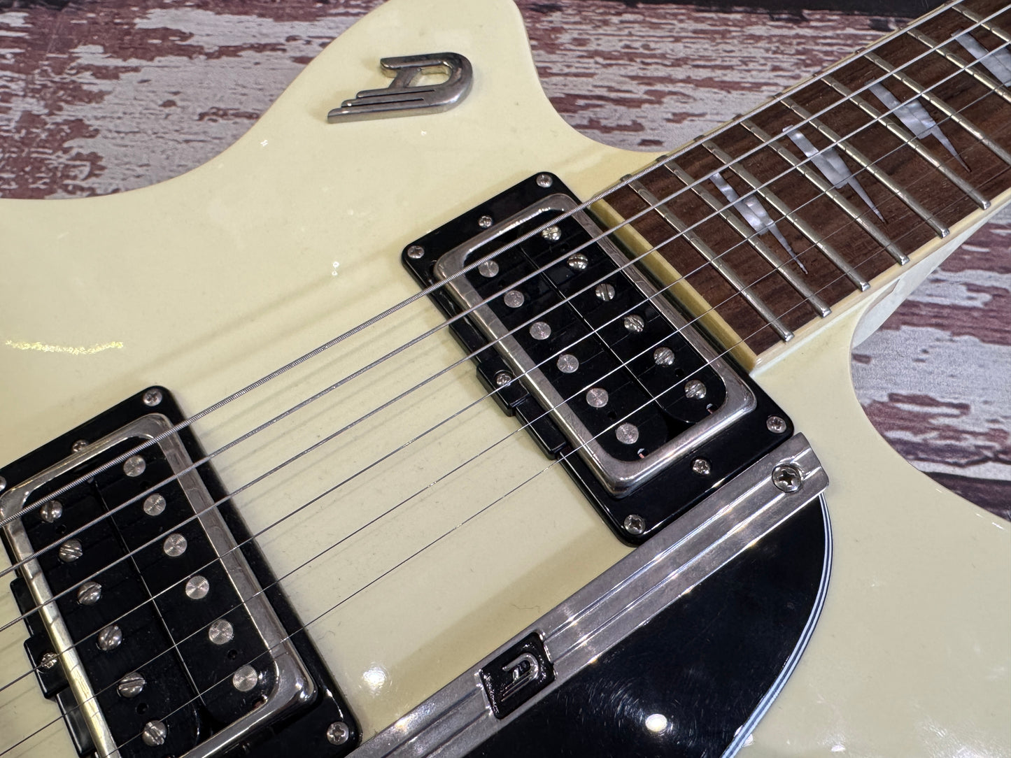 Duesenberg Bonneville - Vintage White, cased.