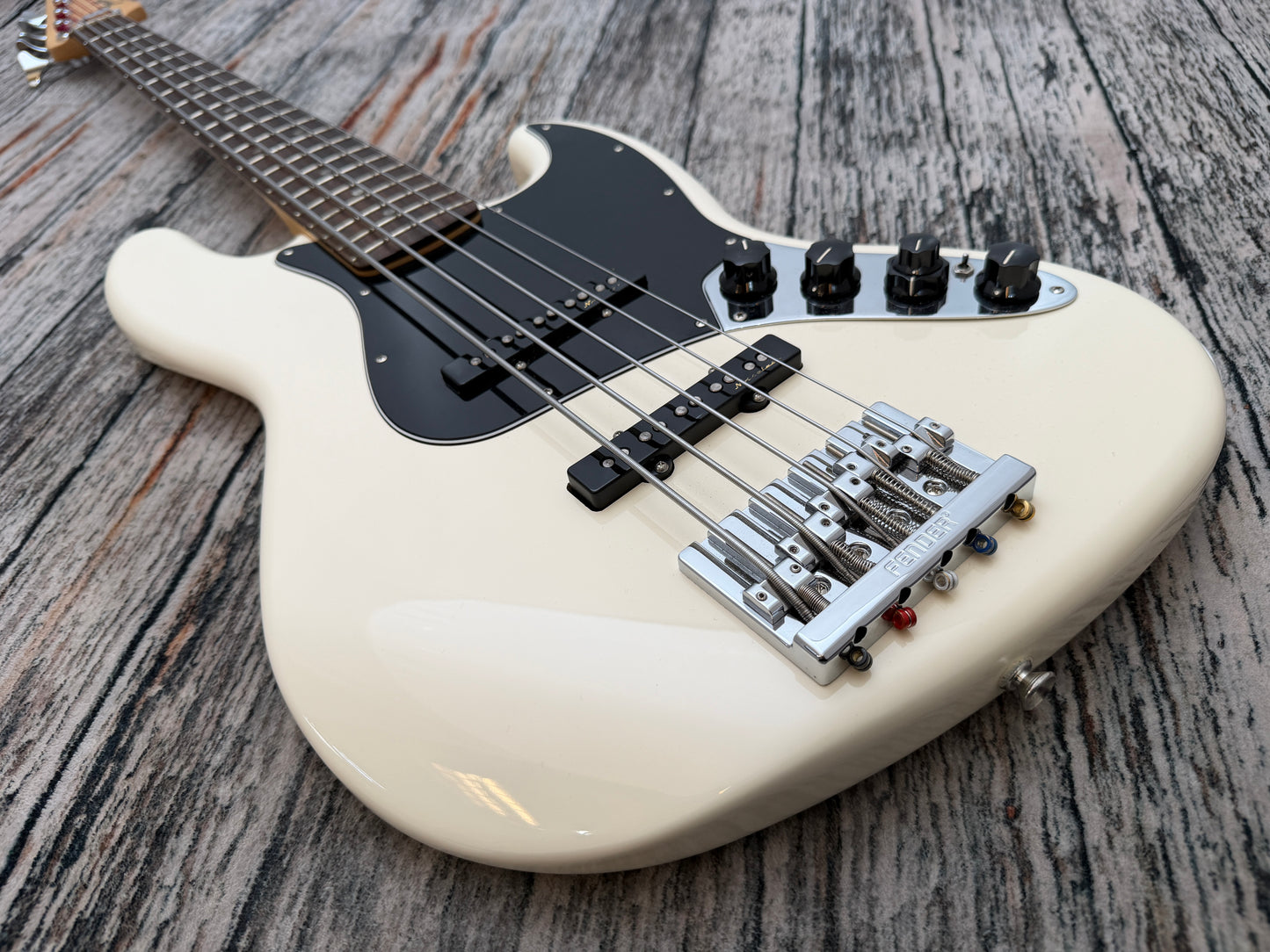 Fender Deluxe Active V Jazz Bass