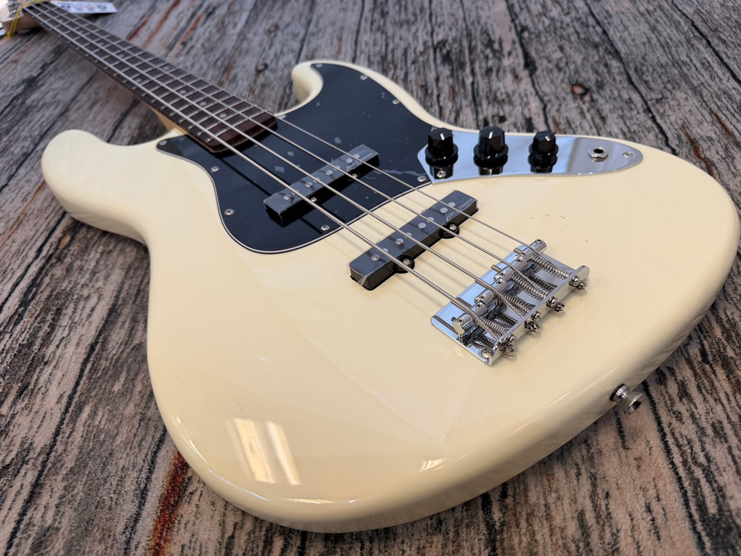 Vintage Coaster Bass V49 Jazz-bass - Vintage White