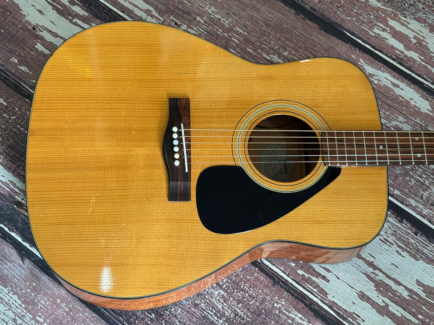 Yamaha FG332 Dreadnought acoustic