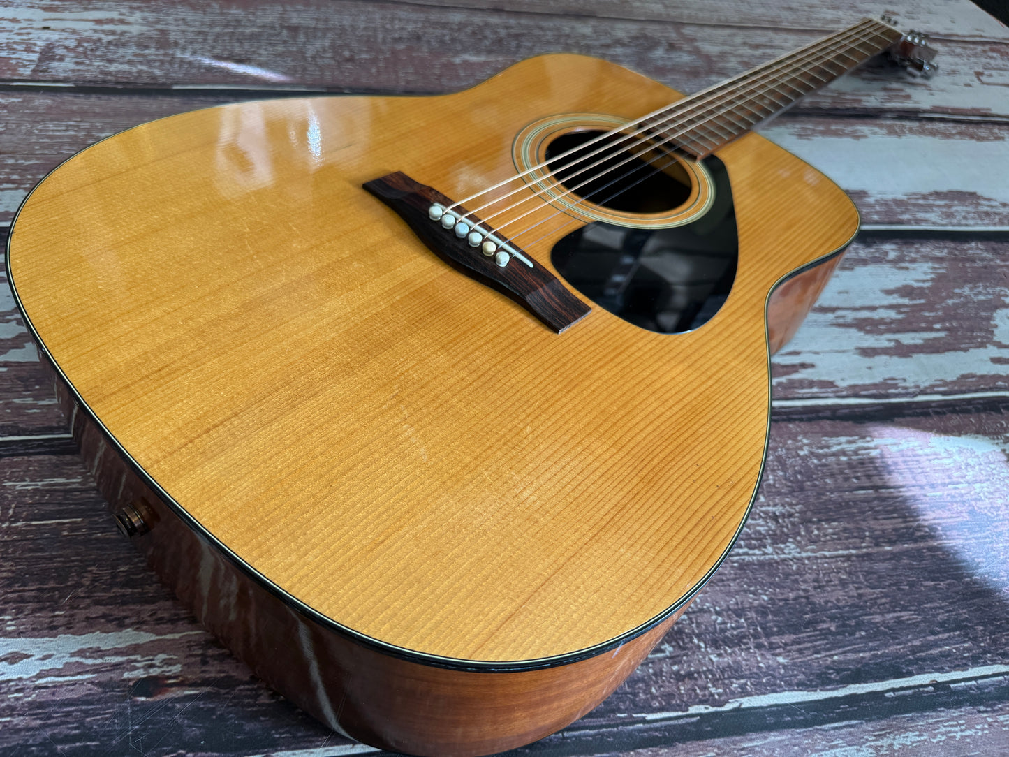 Yamaha FG332 Dreadnought acoustic