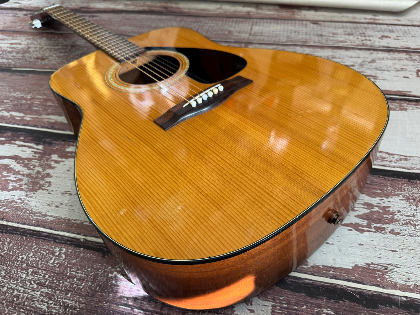 Yamaha FG332 Dreadnought acoustic