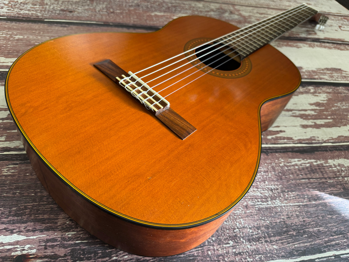 Yamaha CG122 solid top classical
