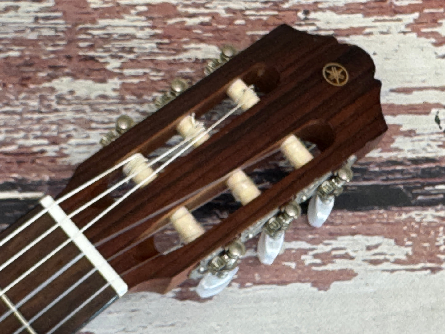 Yamaha CG122 solid top classical