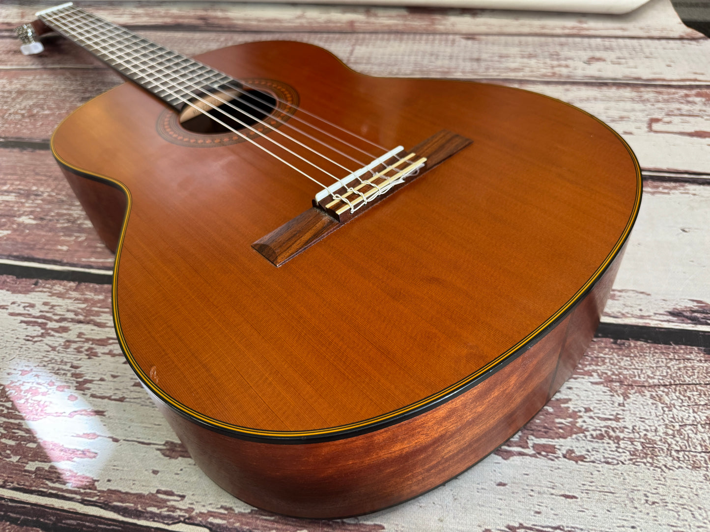Yamaha CG122 solid top classical