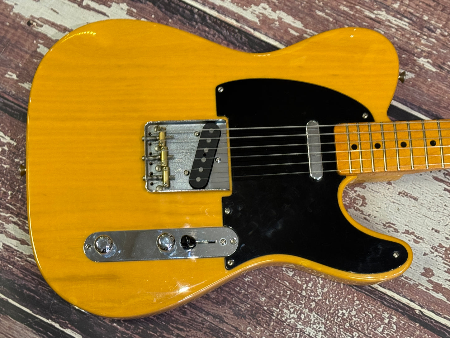 Fender USA AVRI '52 Butterscotch Telecaster with case and candy