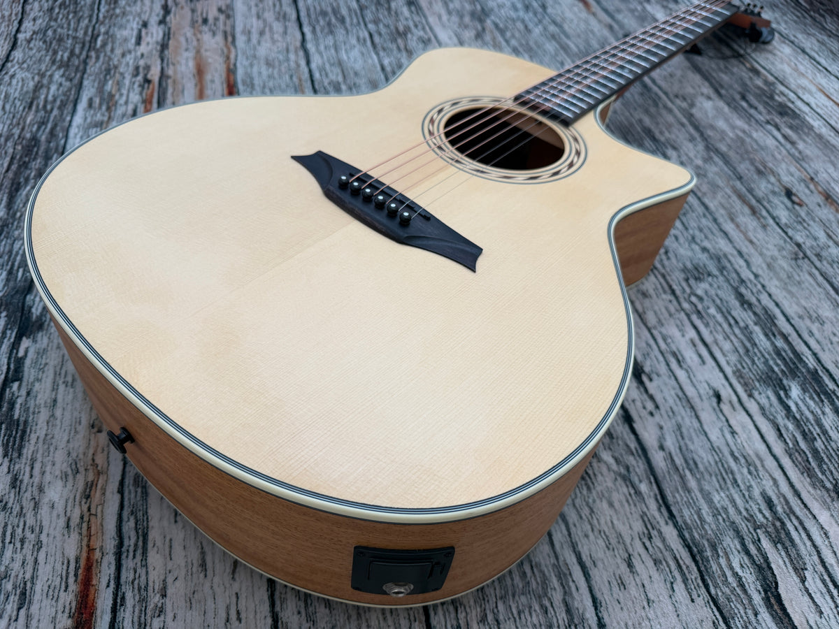 Bromo BAT BAA2CE Solid top electro cutaway.