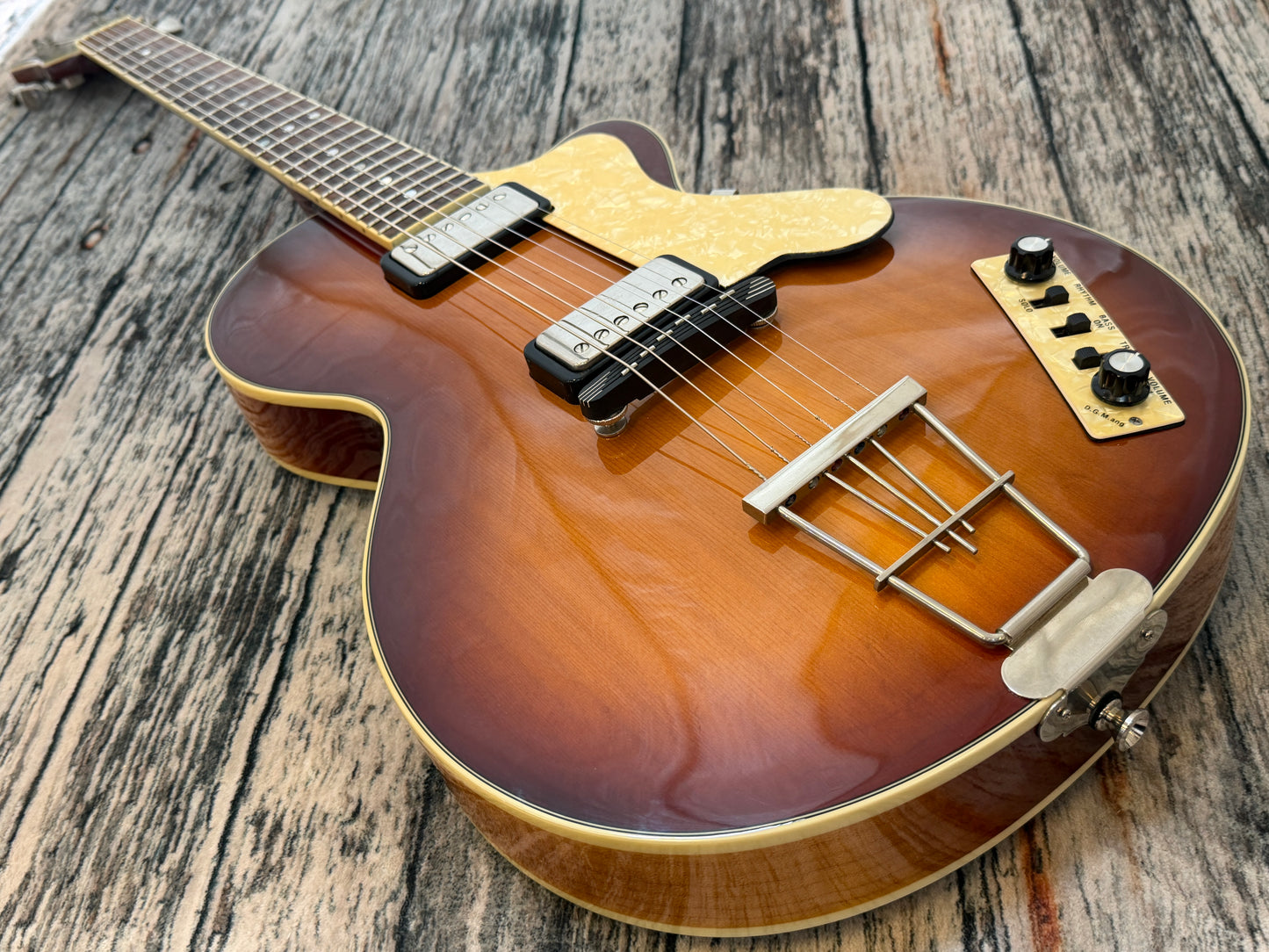 Hofner Contemporary series CT Club guitar