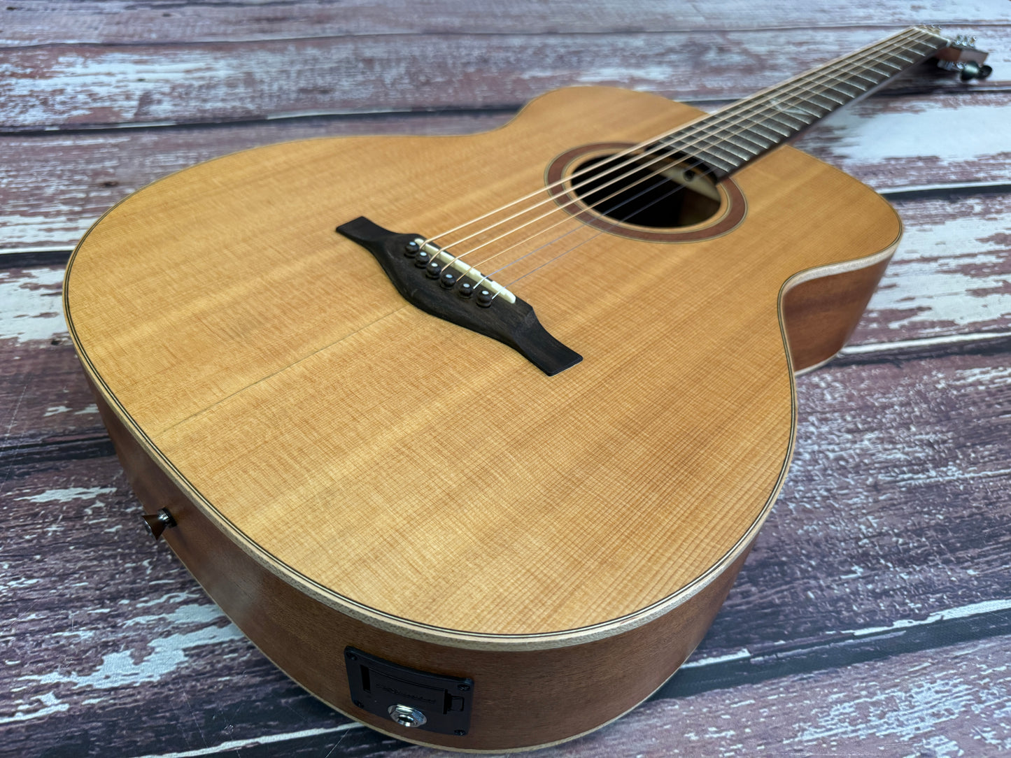 Eko evo a350e baritone - electro acoustic