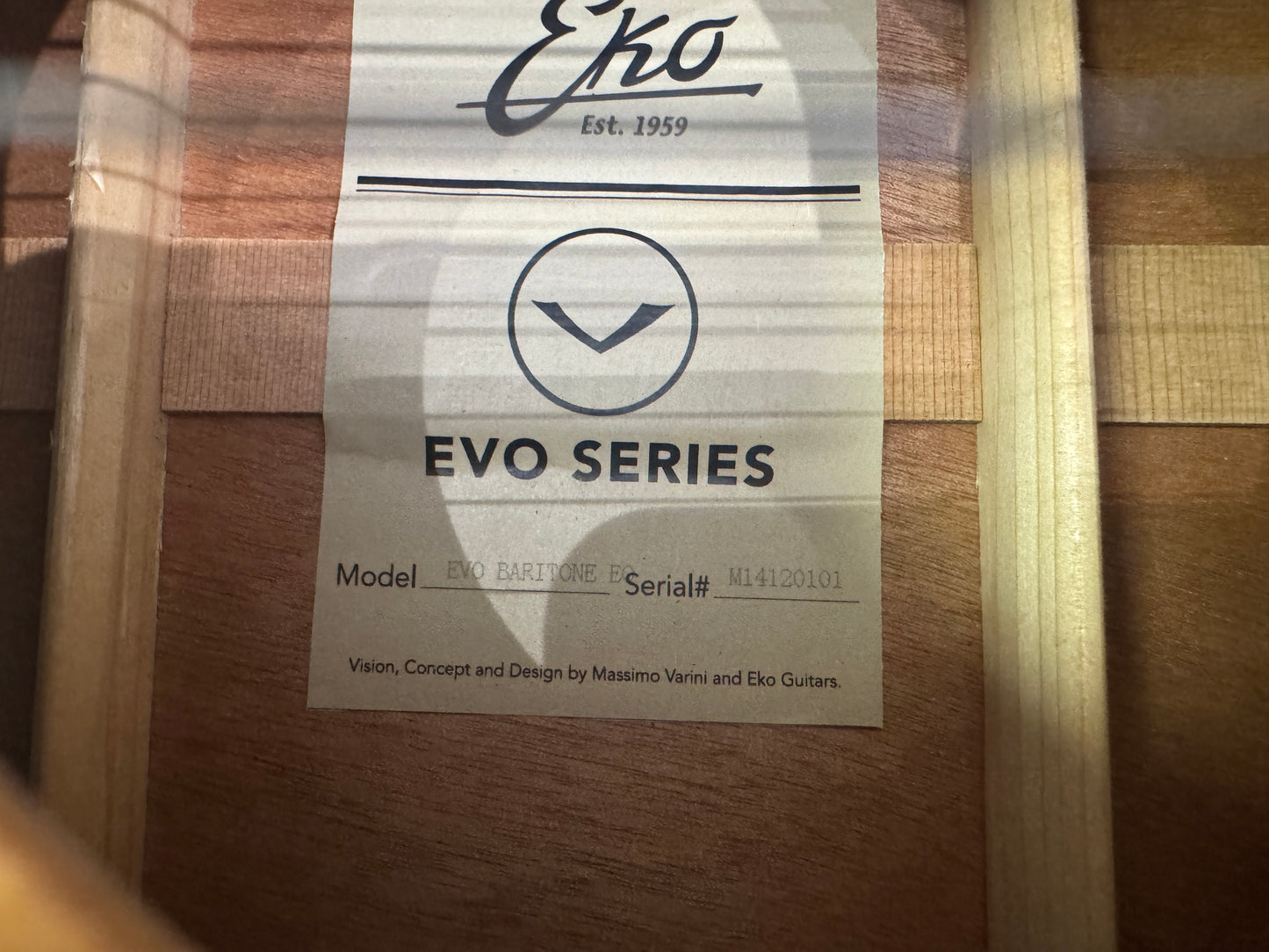Eko evo a350e baritone - electro acoustic