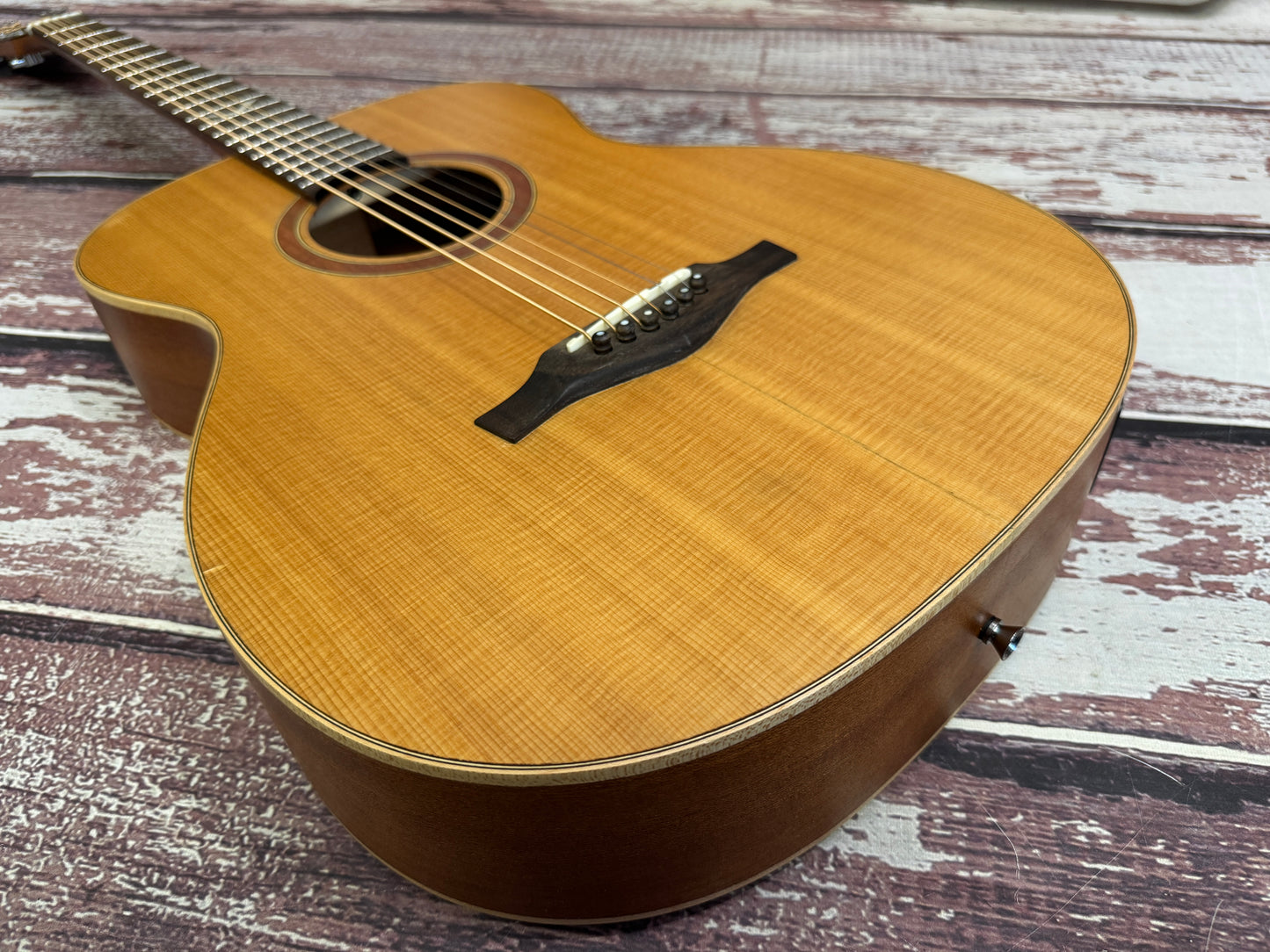 Eko evo a350e baritone - electro acoustic