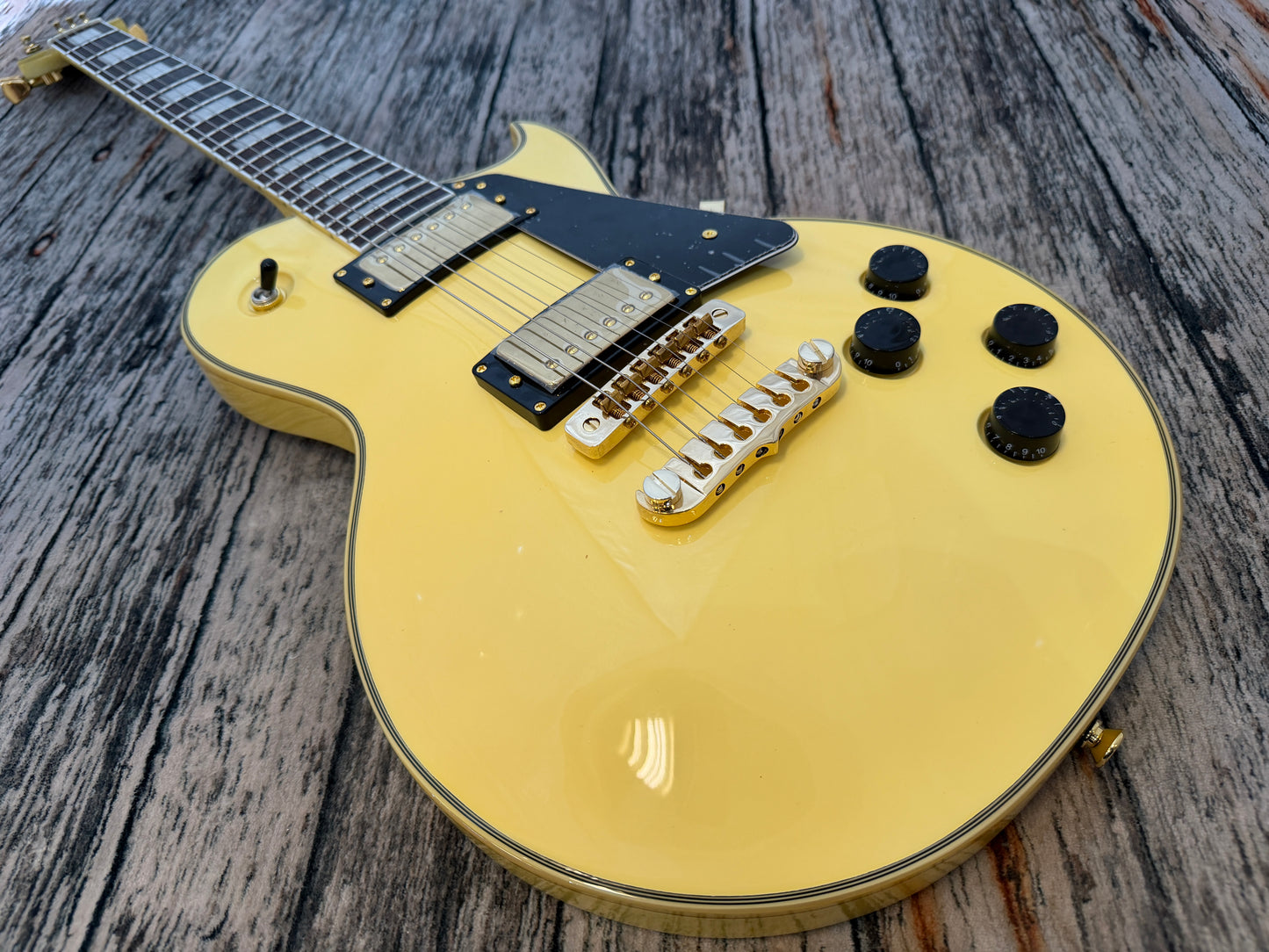 Aria Pro II PE350 Custom Aged White - B Stock