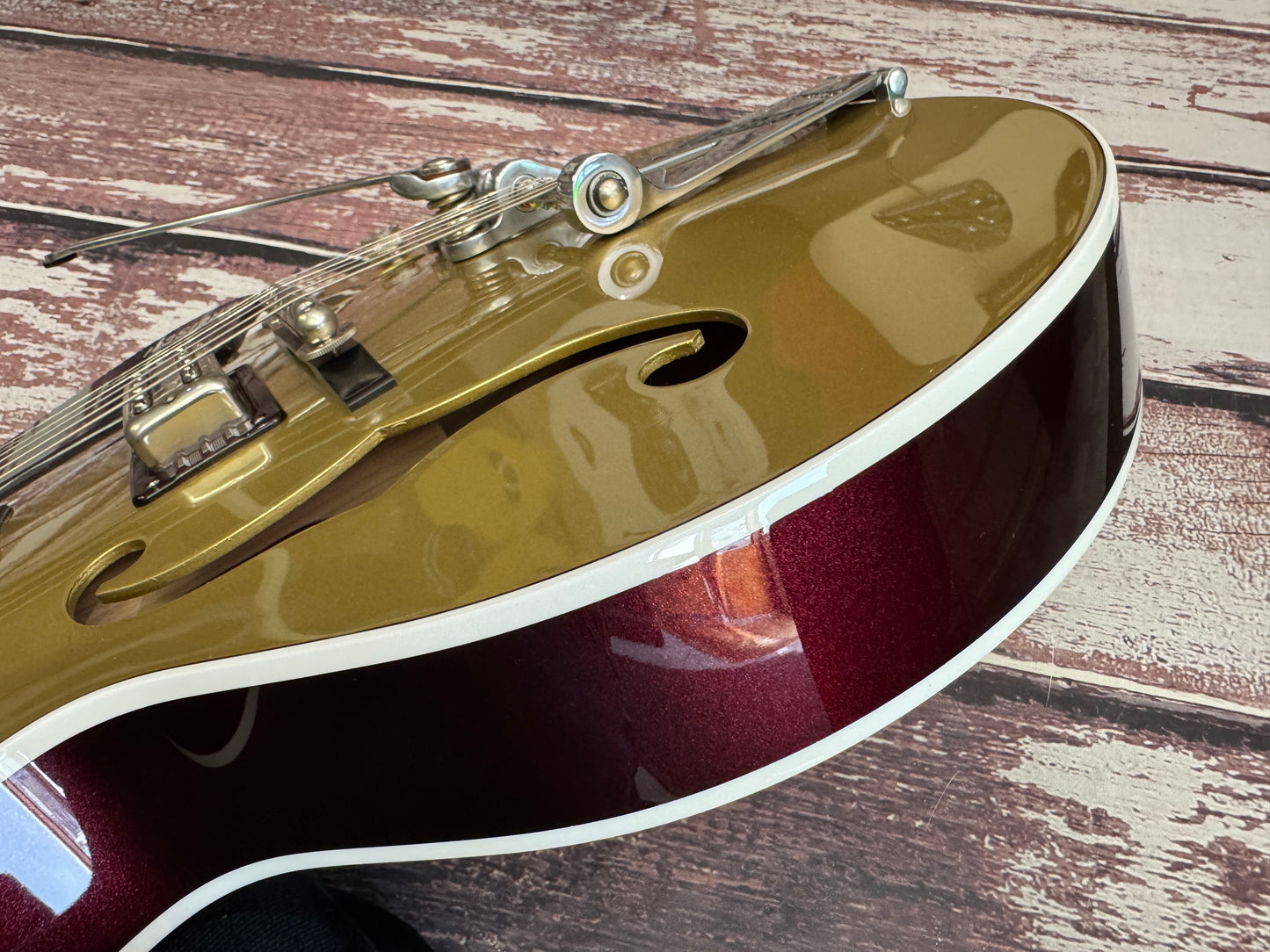 Gretsch G6118T-135 Anniversary limited edition Gold/Dark Cherry Metallic