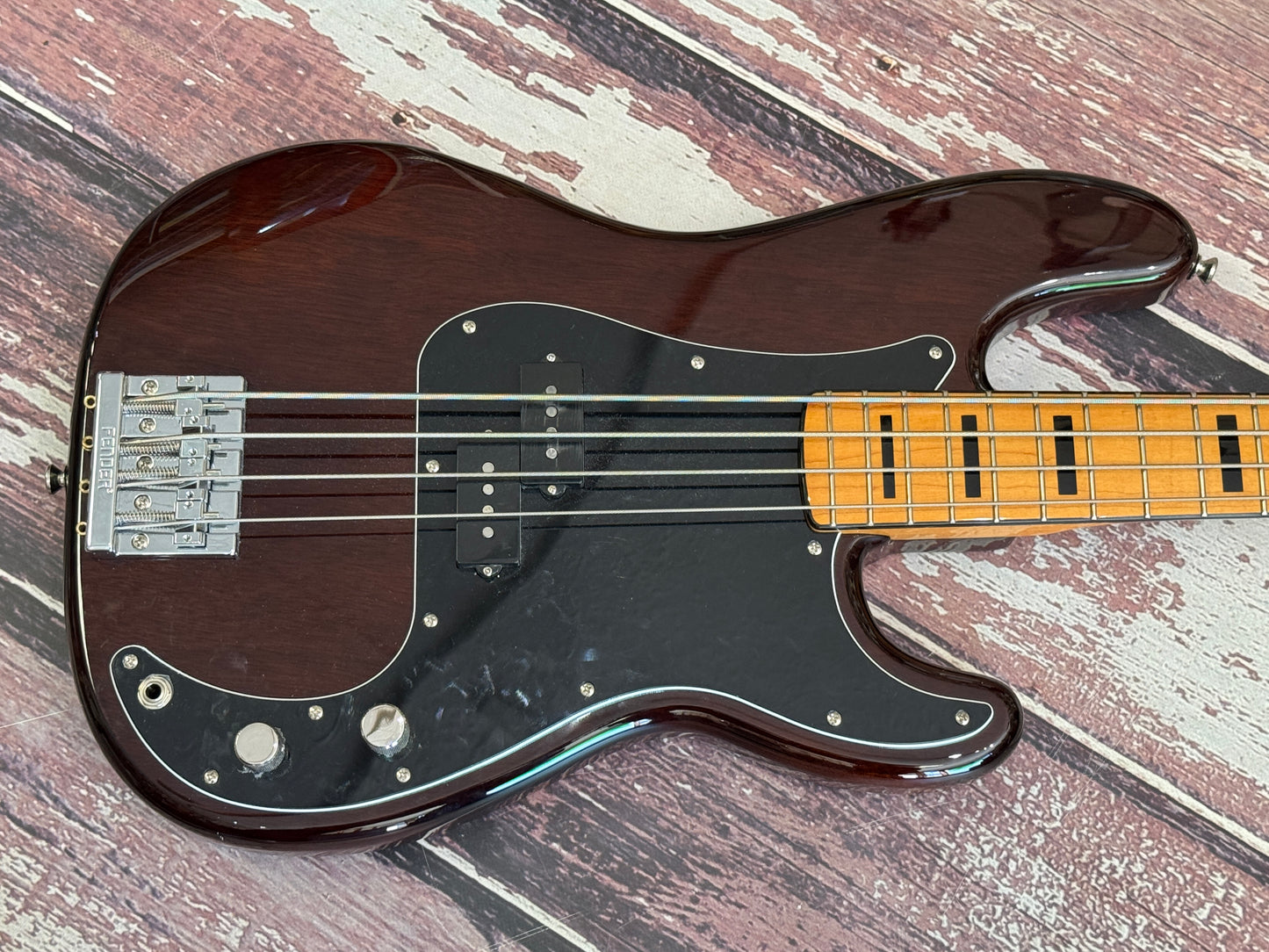 Squier Classic Vibe 70's P-Bass Walnut