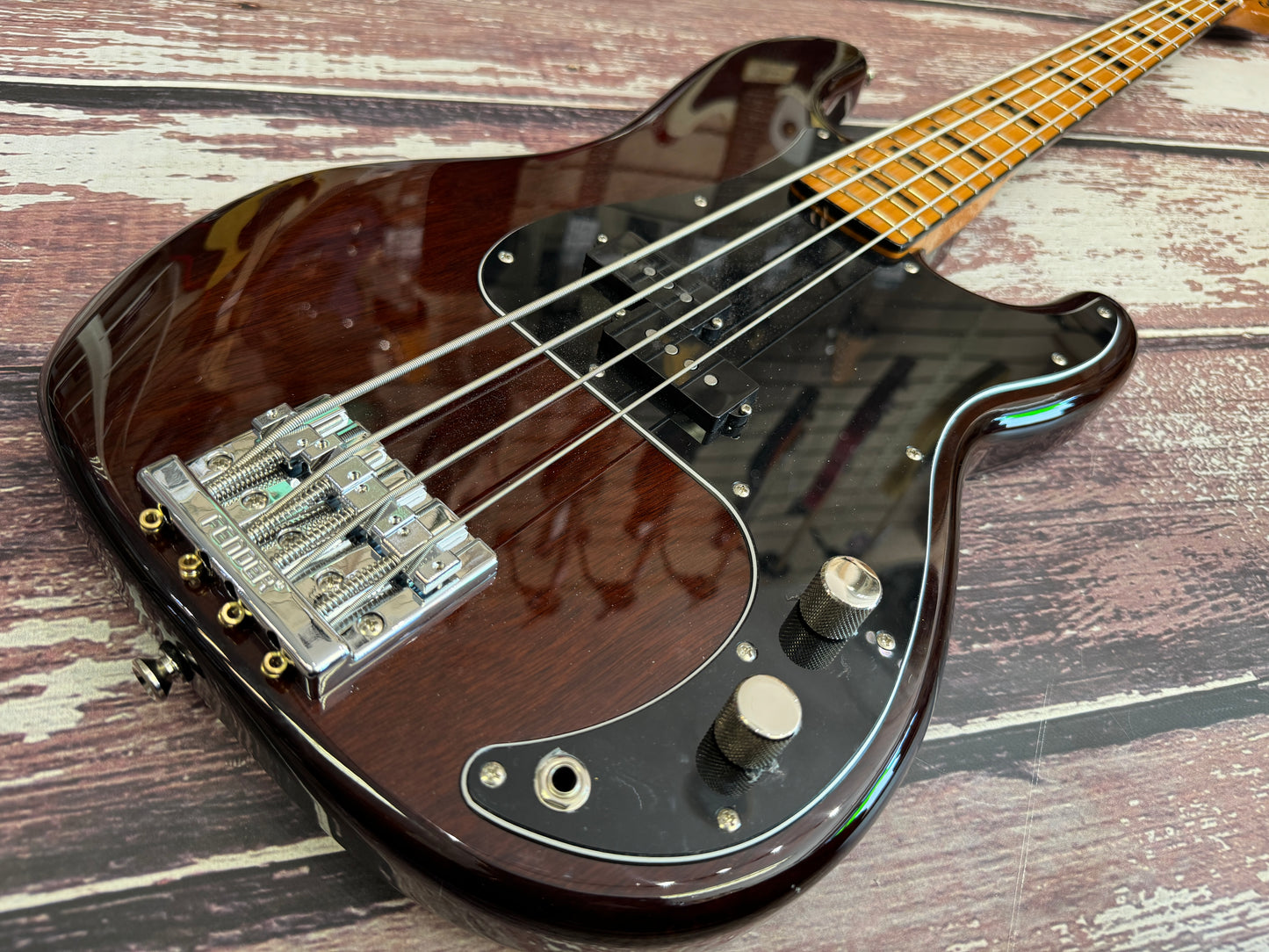 Squier Classic Vibe 70's P-Bass Walnut