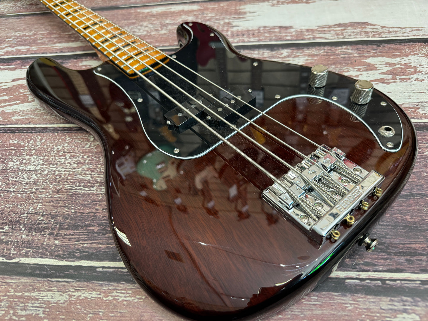Squier Classic Vibe 70's P-Bass Walnut