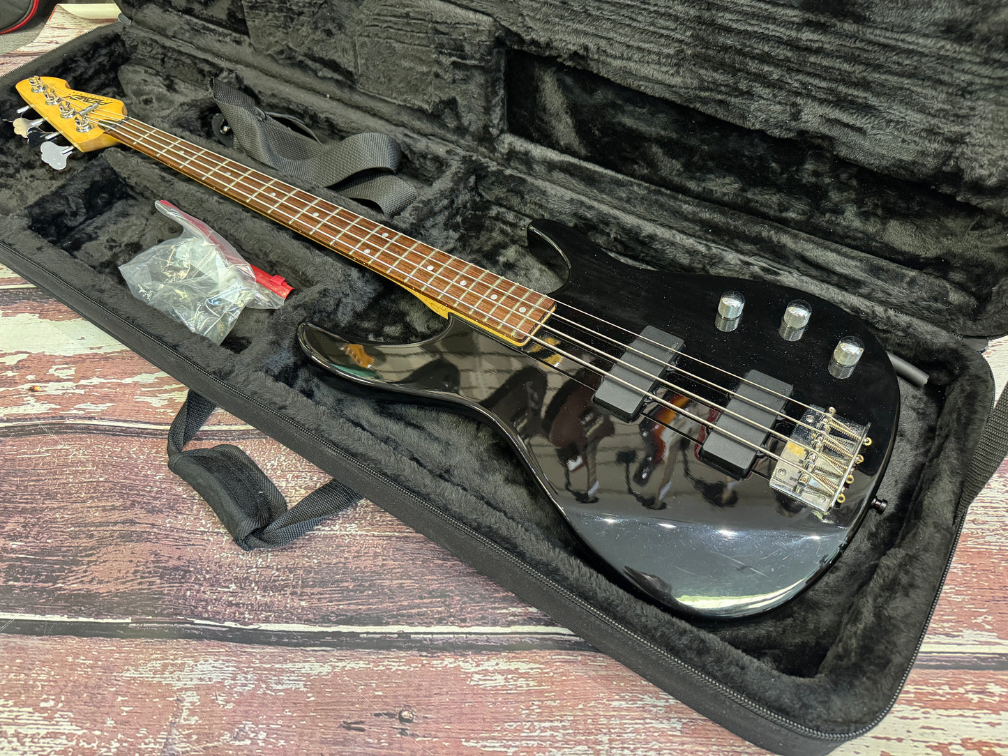 Peavey Foundation USA made bass