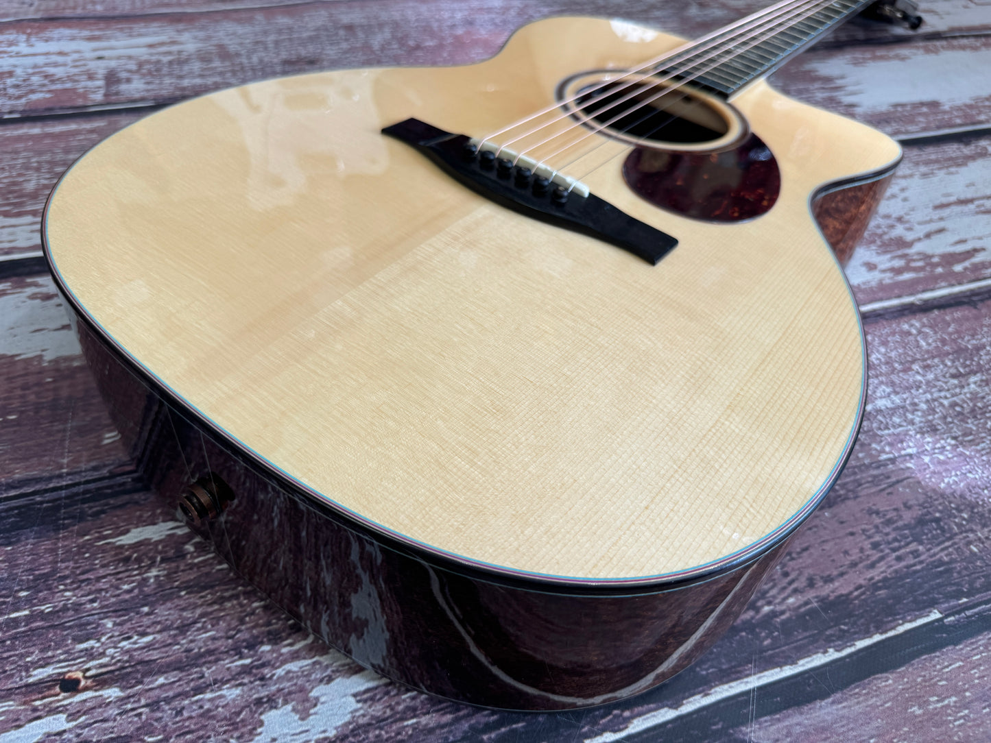 Eastman L-OMCE-QS Luthier series with hard case - ex-demo