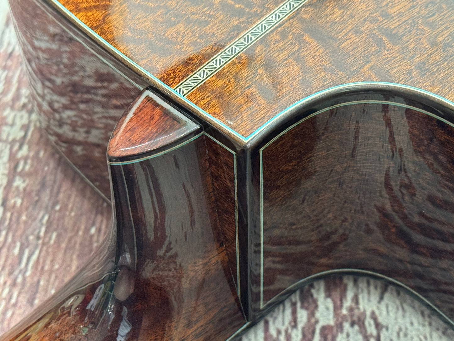 Eastman L-OMCE-QS Luthier series with hard case - ex-demo