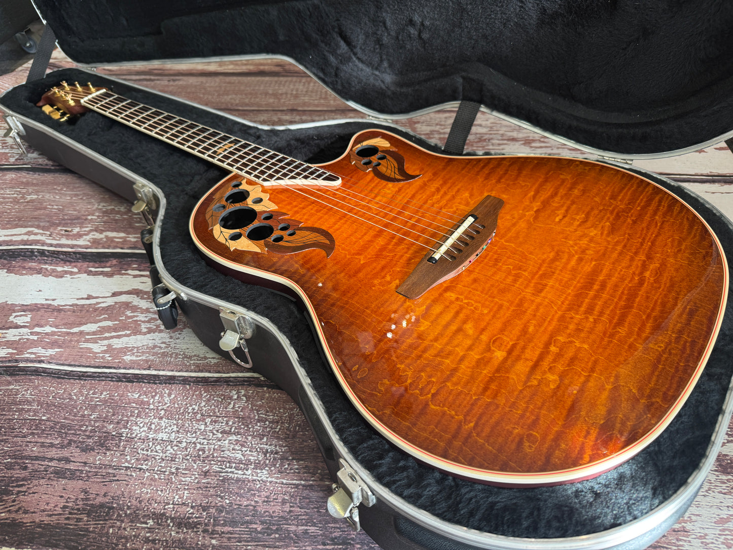 Ovation USA Collectors Series 1998 with Original case