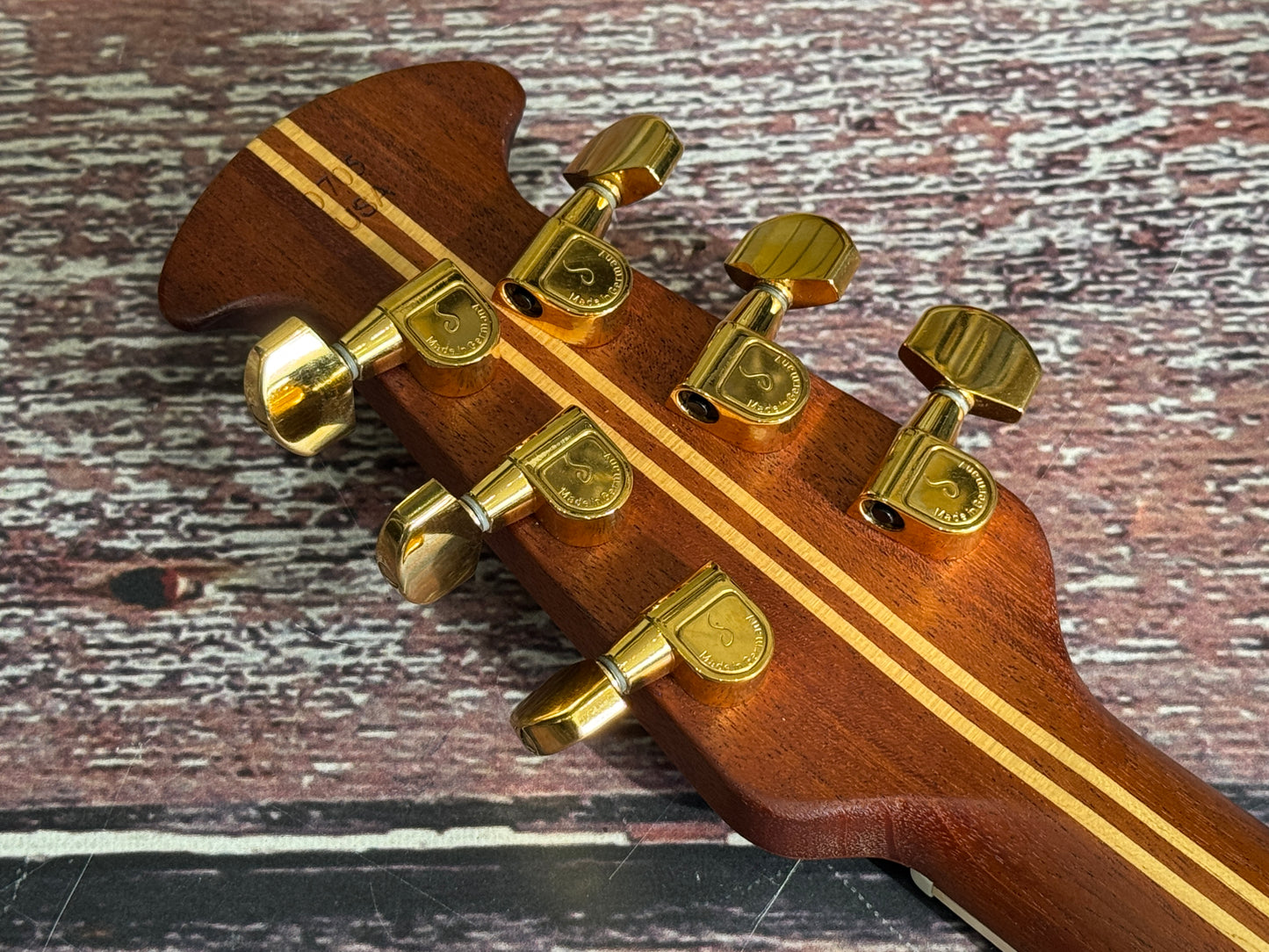 Ovation USA Collectors Series 1998 with Original case