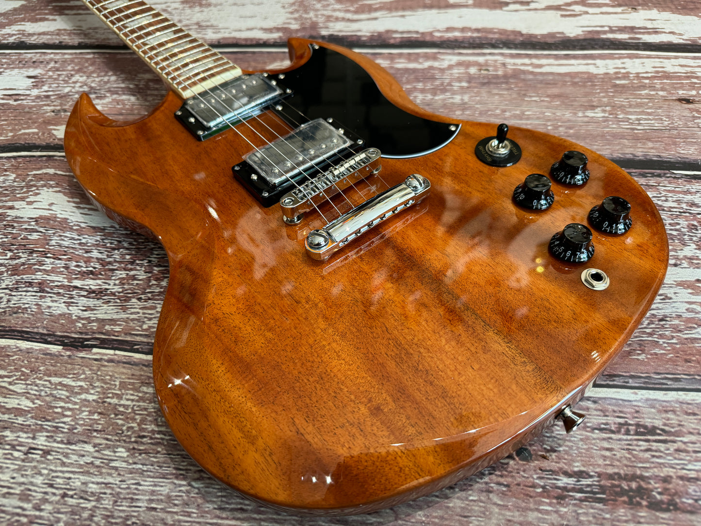 Vintage VS6 (SG) Gloss mahogany RRP £429