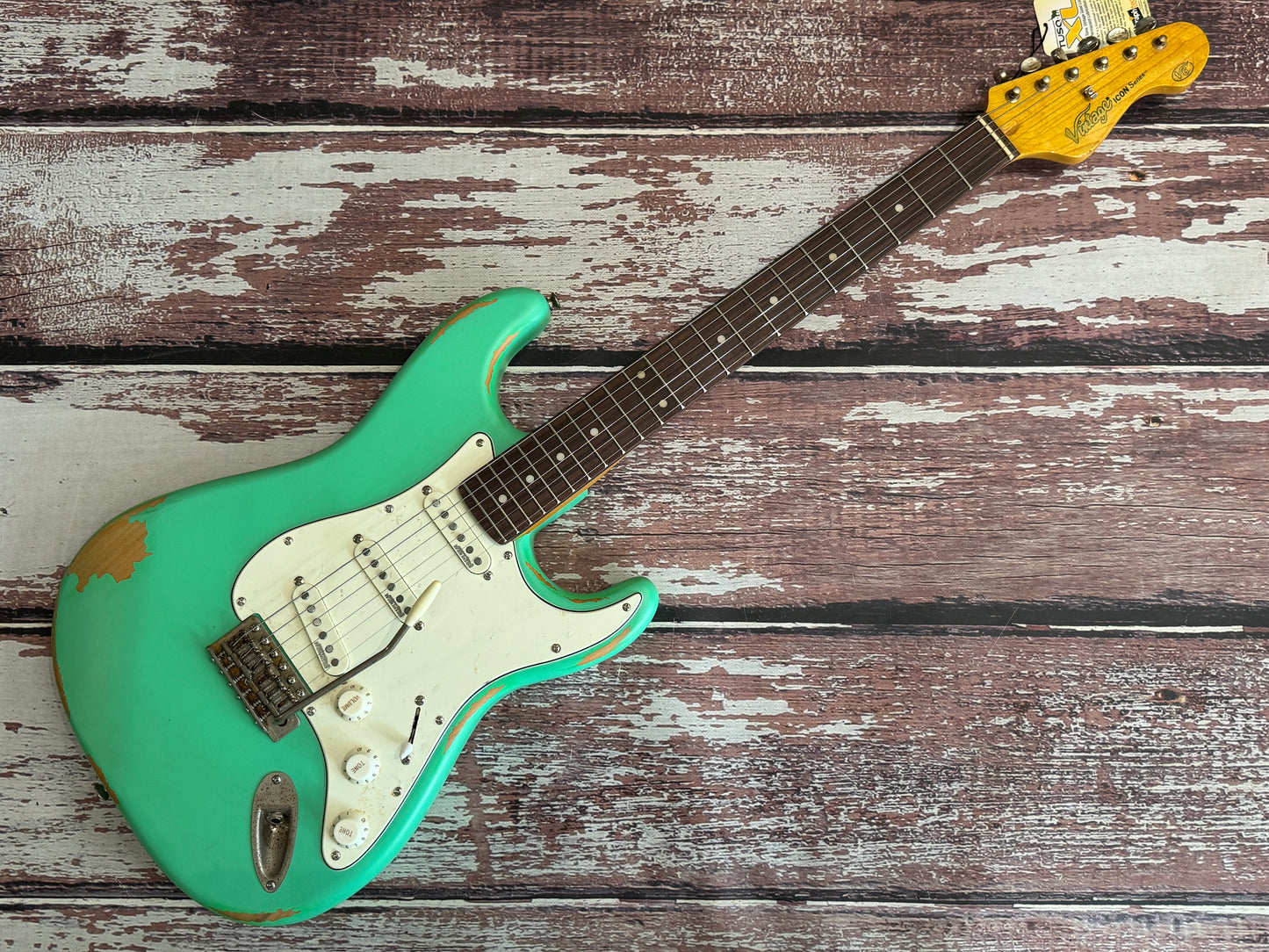 Vintage V6 Icon Distressed (Strat) Ventura Green RRP £469