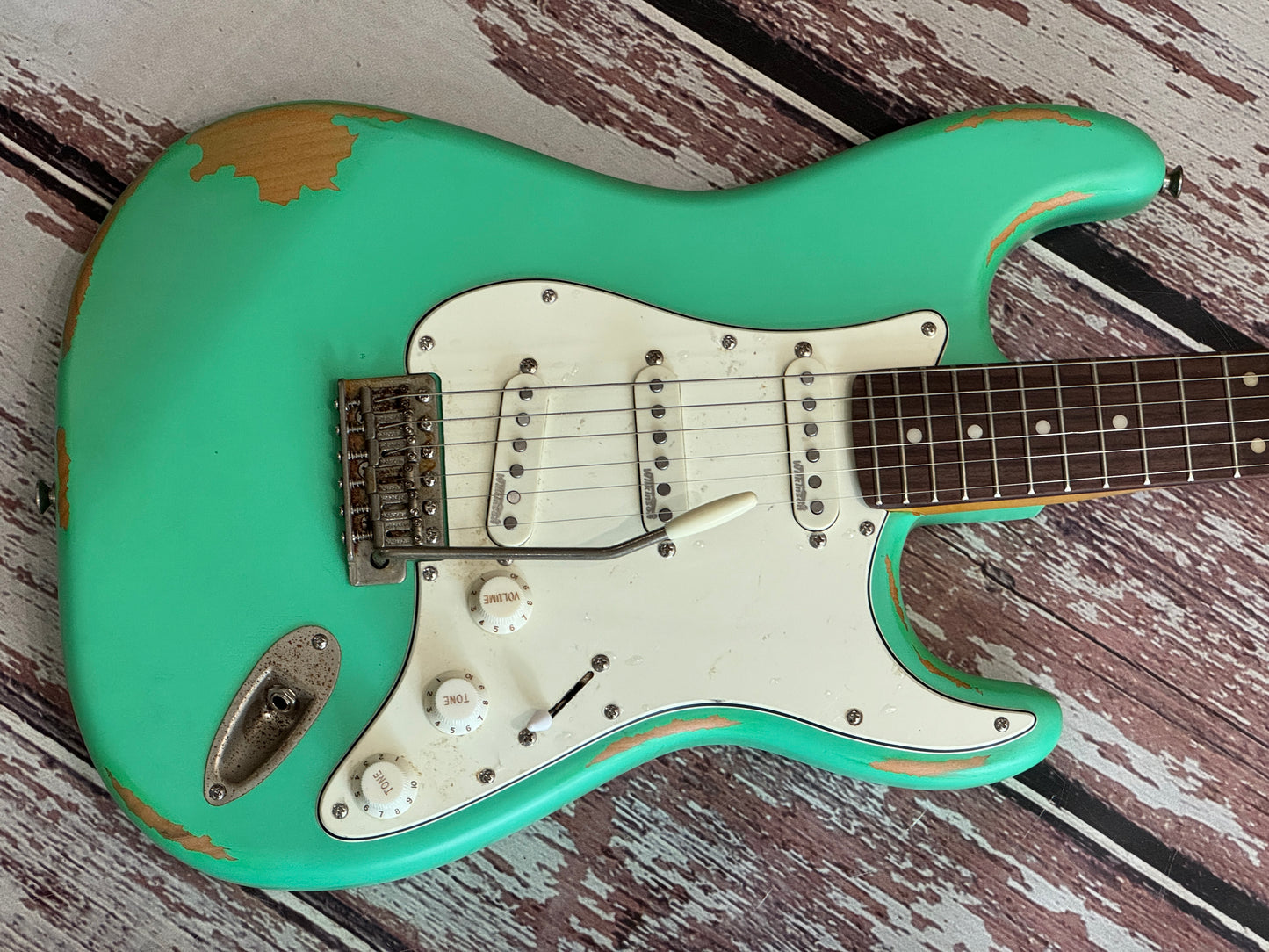 Vintage V6 Icon Distressed (Strat) Ventura Green RRP £469