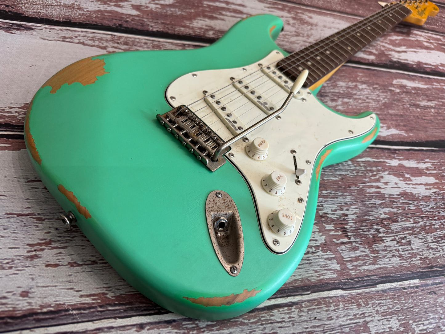 Vintage V6 Icon Distressed (Strat) Ventura Green RRP £469