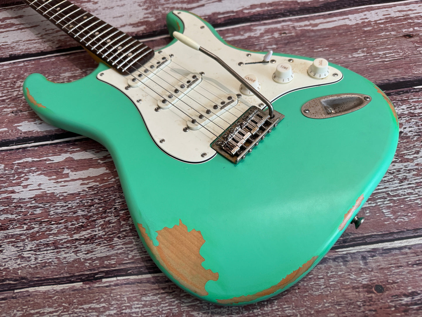 Vintage V6 Icon Distressed (Strat) Ventura Green RRP £469